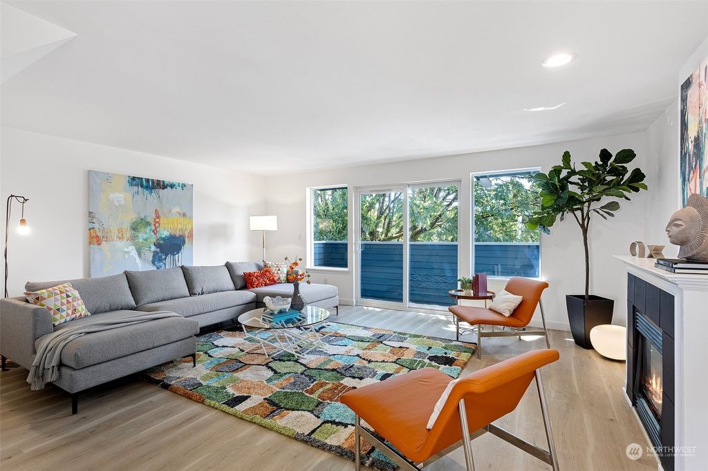 Photo of 1424 18th Avenue, Seattle, WA 98122 (MLS # 2229136)