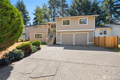 Photo of 919 SW 319th Place, Federal Way, WA 98023 (MLS # 2566784)
