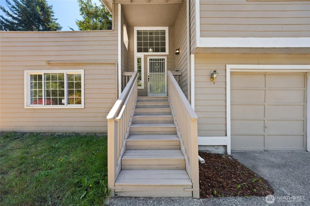 Photo of 919 SW 319th Place, Federal Way, WA 98023 (MLS # 2566784)
