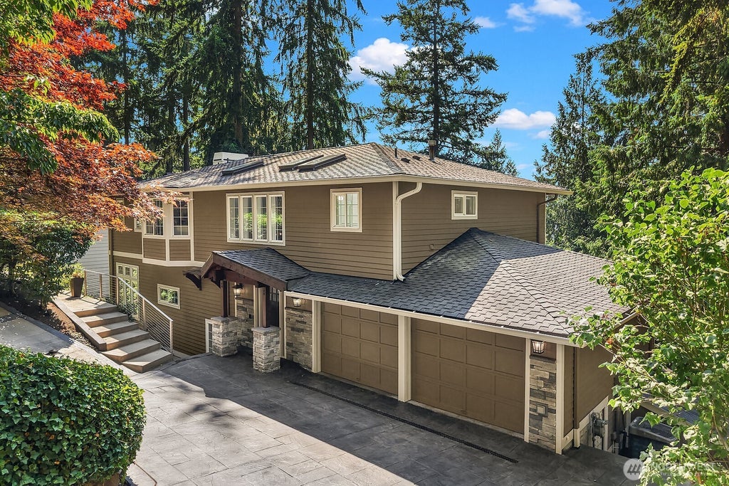 Photo of 949 207th Avenue NE, Sammamish, WA 98074 (MLS # 2563453)