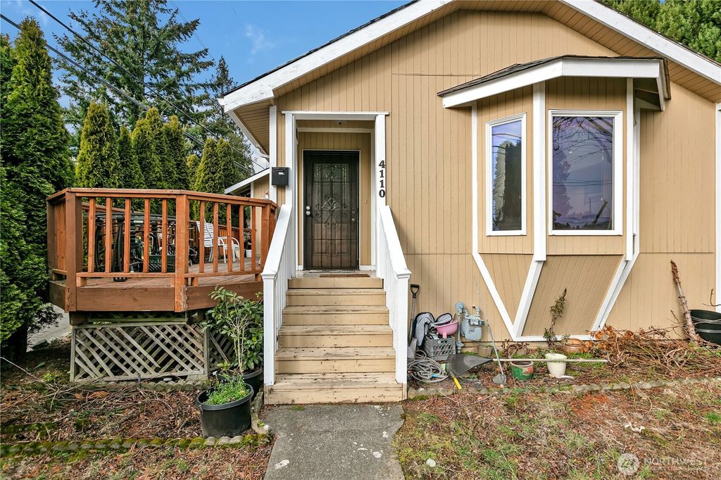 Photo of 4110 SW Raymond Street, Seattle, WA 98136 (MLS # 2337916)