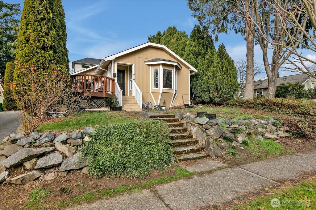Photo of 4110 SW Raymond Street, Seattle, WA 98136 (MLS # 2337916)