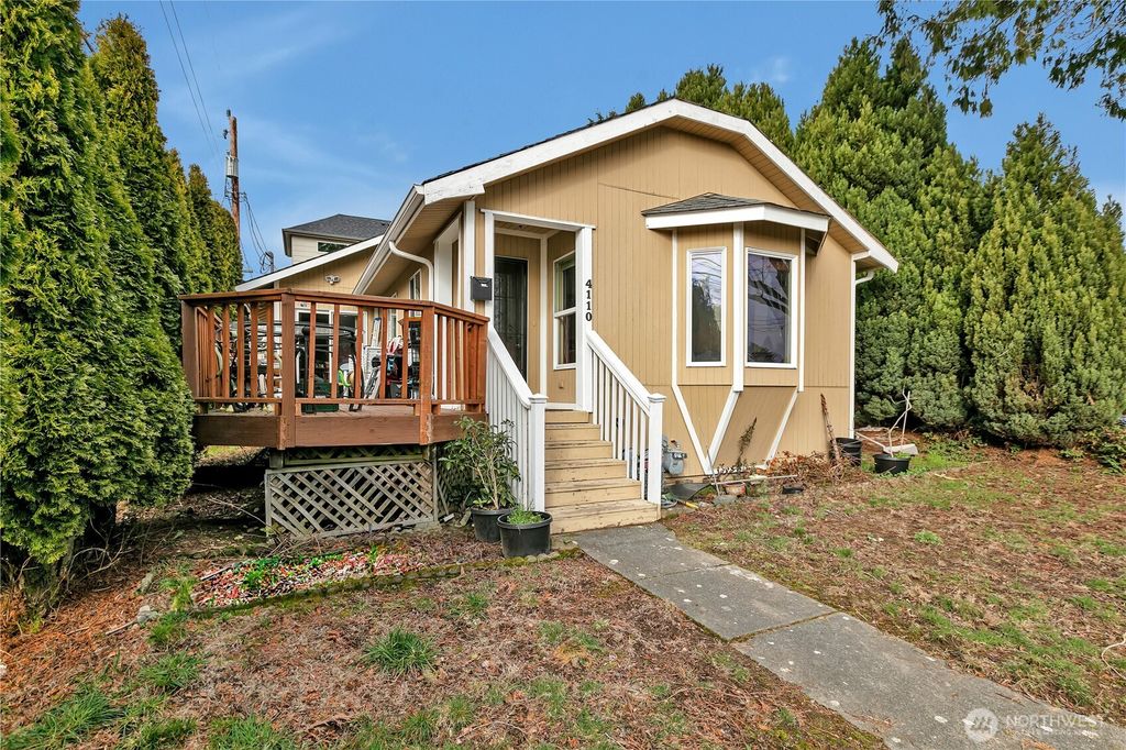 Photo of 4110 SW Raymond Street, Seattle, WA 98136 (MLS # 2337916)