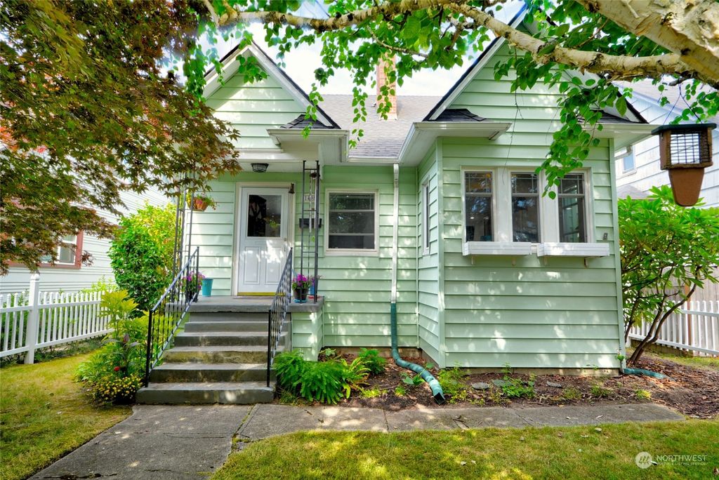 Photo of 1406 Lombard Avenue, Everett, WA 98201 (MLS # 2137556)