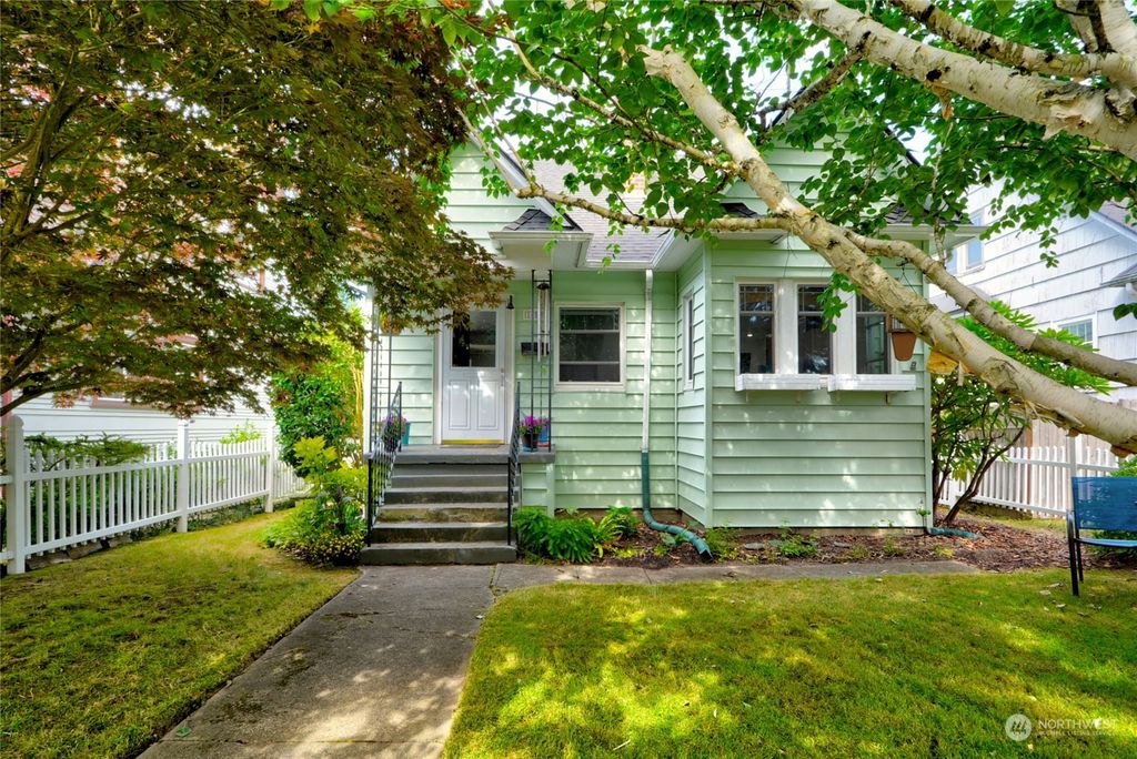 Photo of 1406 Lombard Avenue, Everett, WA 98201 (MLS # 2137556)