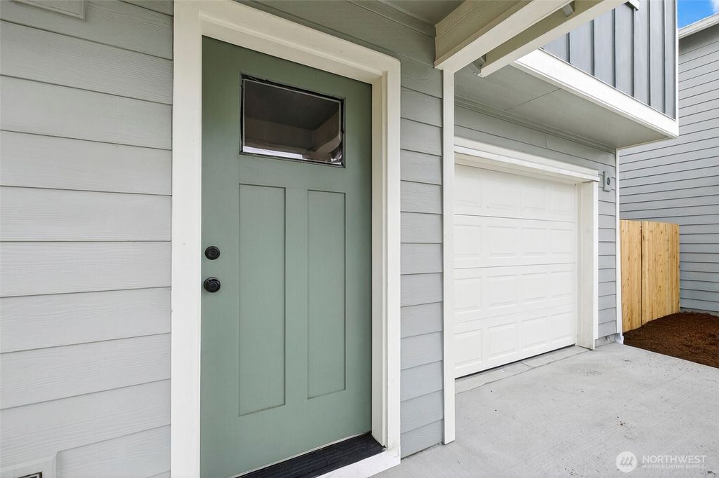 Photo of 713 S 9th Ave, Kelso, WA 98626 (MLS # 2451515)