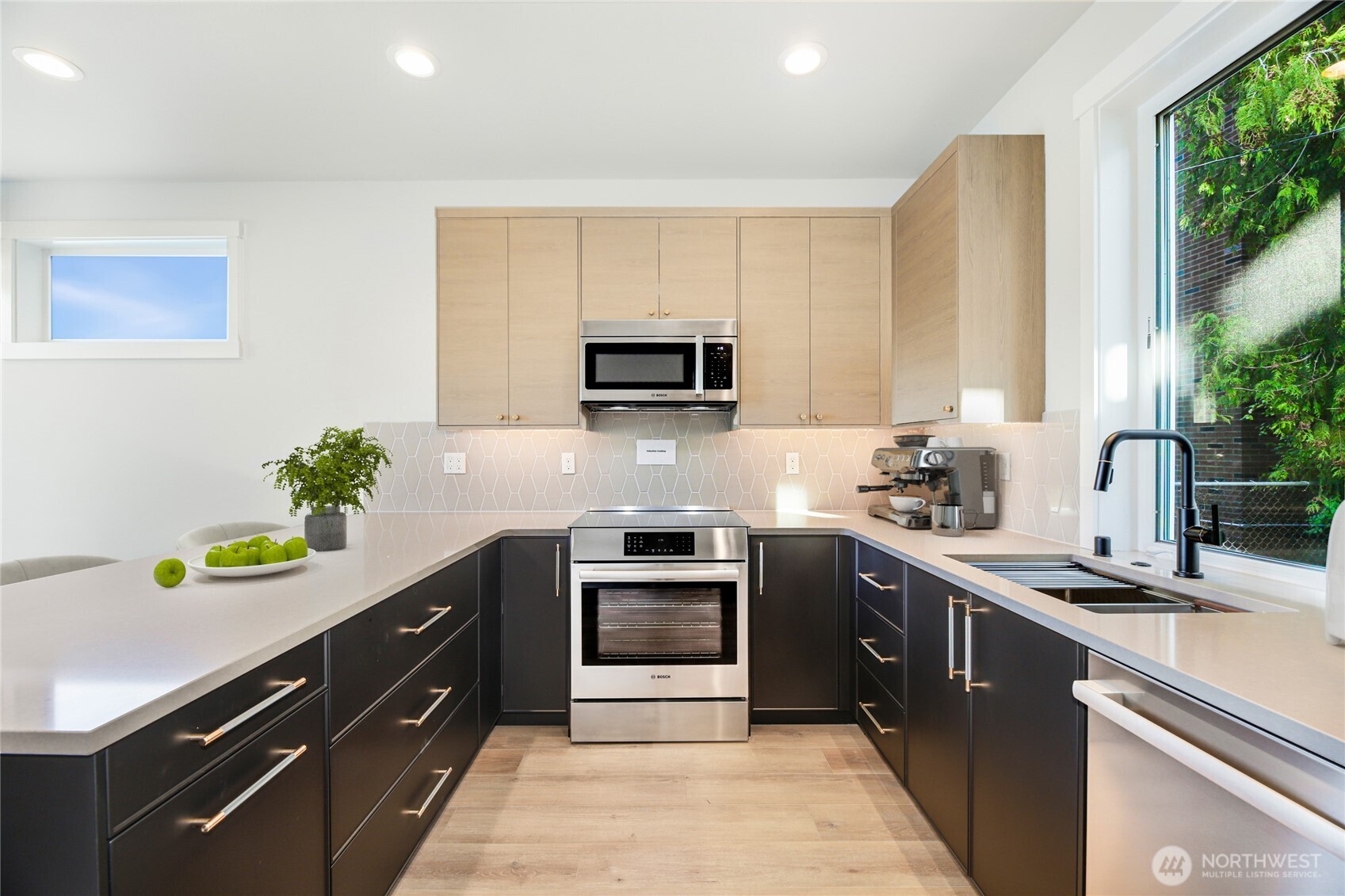 2817 Franklin Avenue E B