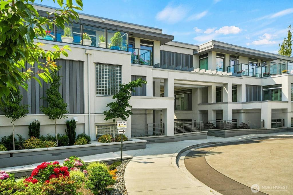Photo of 225 2nd Street S #A2, Kirkland, WA 98033 (MLS # 2556484)