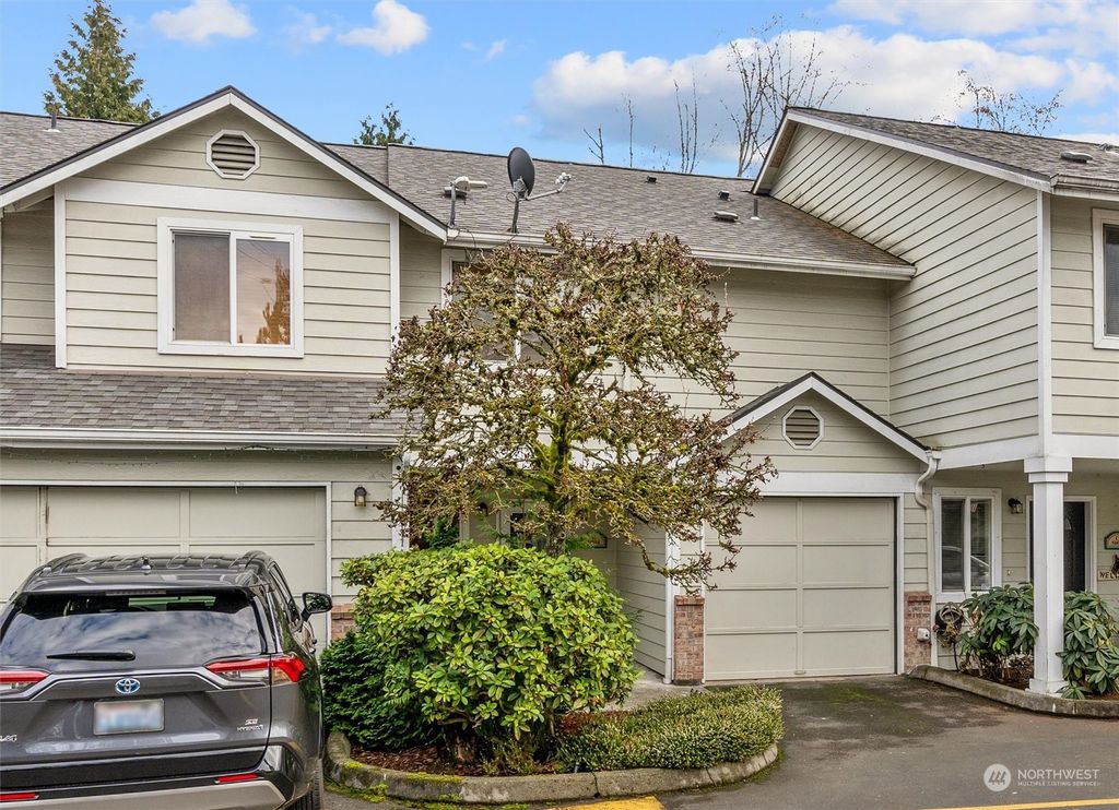 Photo of 5004 168th Street SW #B, Lynnwood, WA 98037 (MLS # 2320895)
