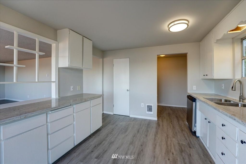 Photo of 2465 SW 172nd Street, Burien, WA 98166 (MLS # 1967923)