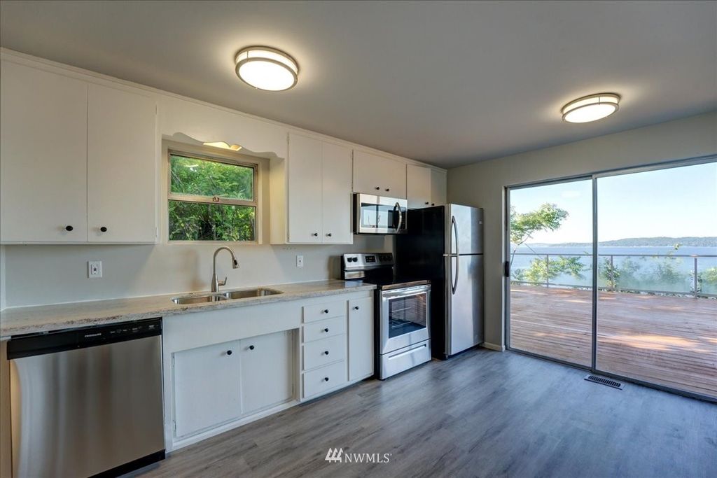 Photo of 2465 SW 172nd Street, Burien, WA 98166 (MLS # 1967923)