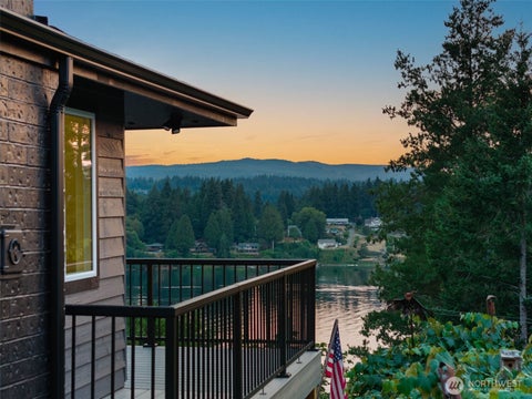 Photo of 2511 Baymont Place, Bremerton, WA 98312 (MLS # 2558068)