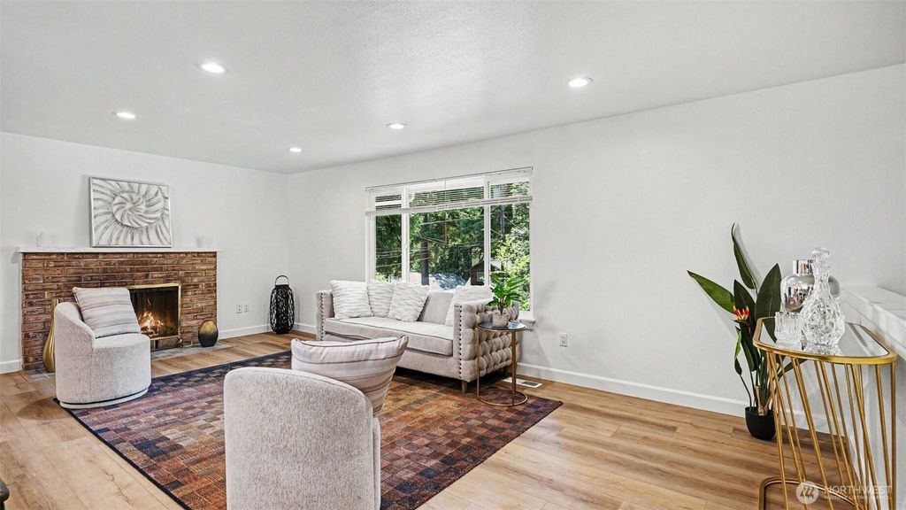 Photo of 11040 40th Avenue NE, Seattle, WA 98125 (MLS # 2516046)