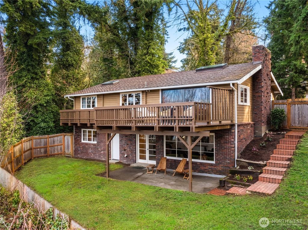 Photo of 11224 SE 76th Street, Newcastle, WA 98056 (MLS # 2505064)