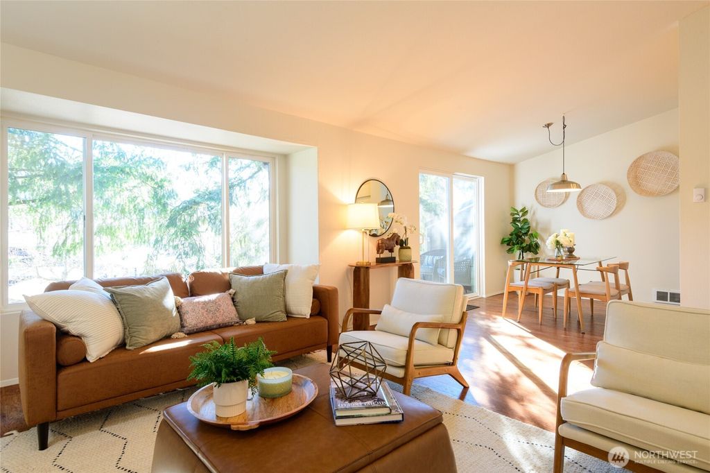 Photo of 204 Mountain Park Boulevard SW #C302, Issaquah, WA 98027 (MLS # 2331048)
