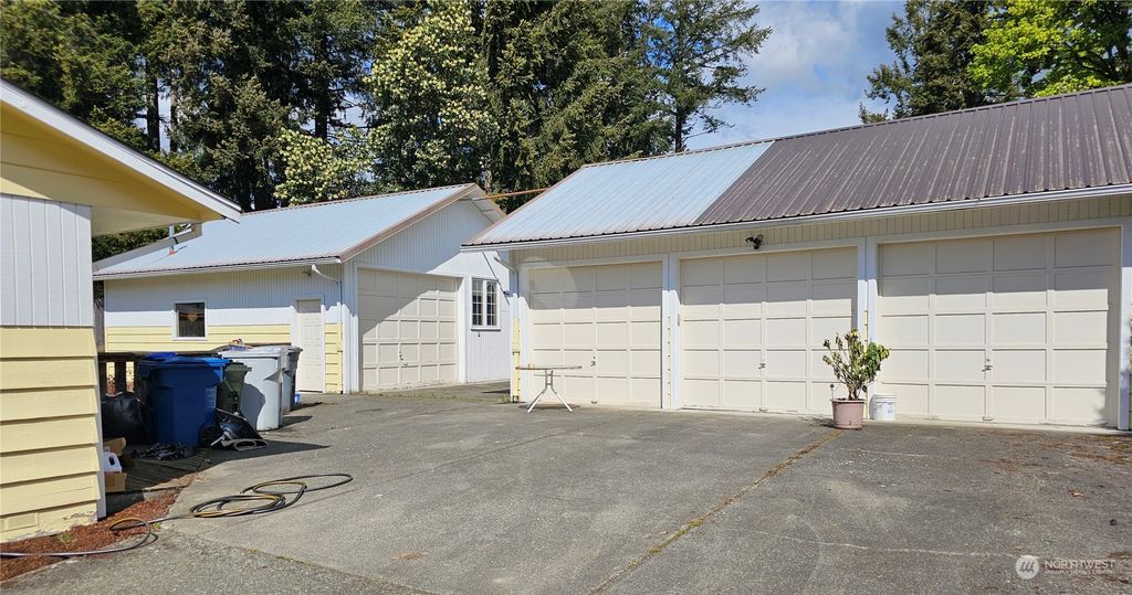 Photo of 1910 NE Redmond Avenue NE, Renton, WA 98056 (MLS # 2233104)