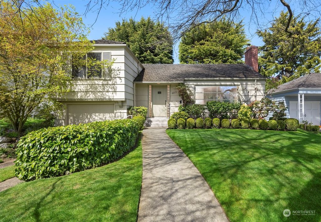 Photo of 2273 Viewmont Way W, Seattle, WA 98199 (MLS # 2060371)