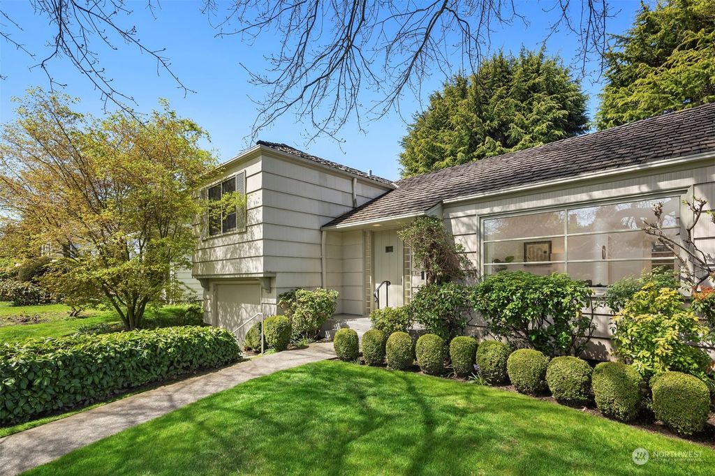 Photo of 2273 Viewmont Way W, Seattle, WA 98199 (MLS # 2060371)