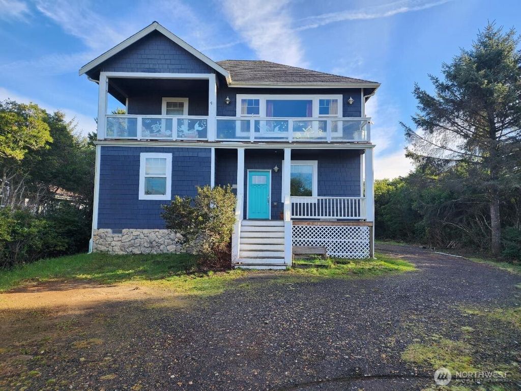 Photo of 126 Sand Dune Avenue NW, Ocean Shores, WA 98569 (MLS # 2471266)