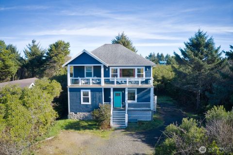 Photo of 126 Sand Dune Avenue NW, Ocean Shores, WA 98569 (MLS # 2471266)
