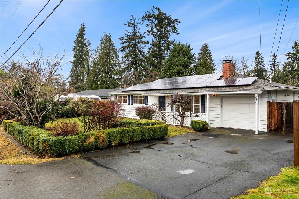 Photo of 219 155th Street SW, Lynnwood, WA 98087 (MLS # 2317495)