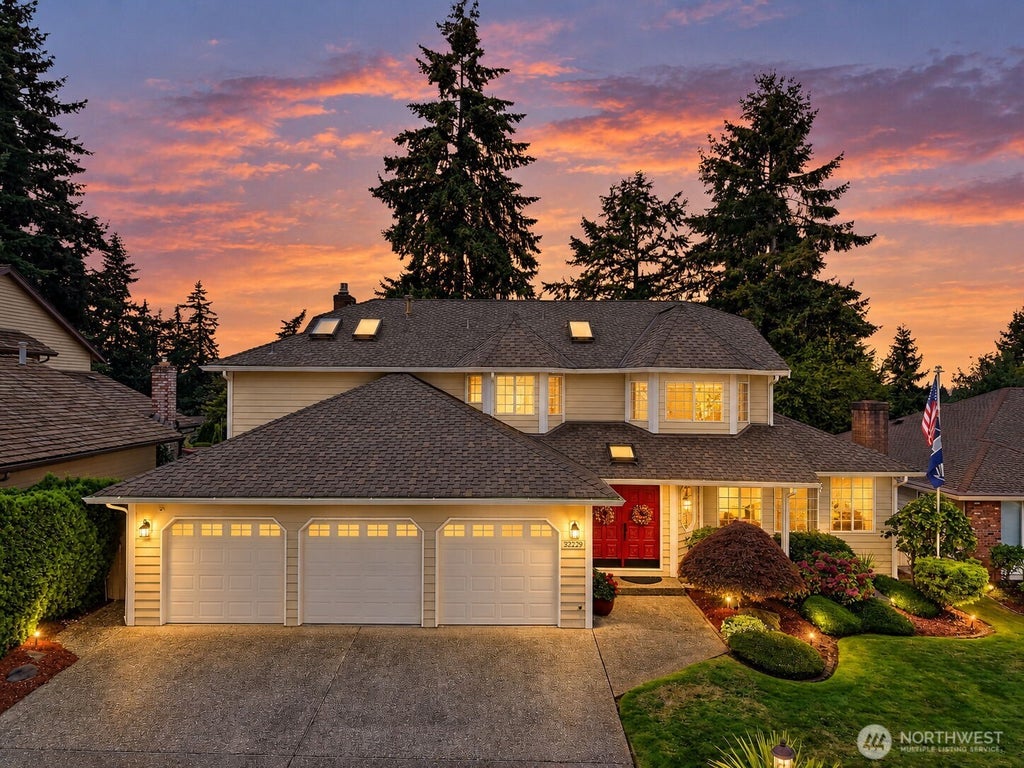 Photo of 32229 11th Avenue SW, Federal Way, WA 98023 (MLS # 2586462)