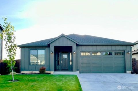 Photo of 603 Cardinal Ave Ave, Winlock, WA 98596 (MLS # 2388863)