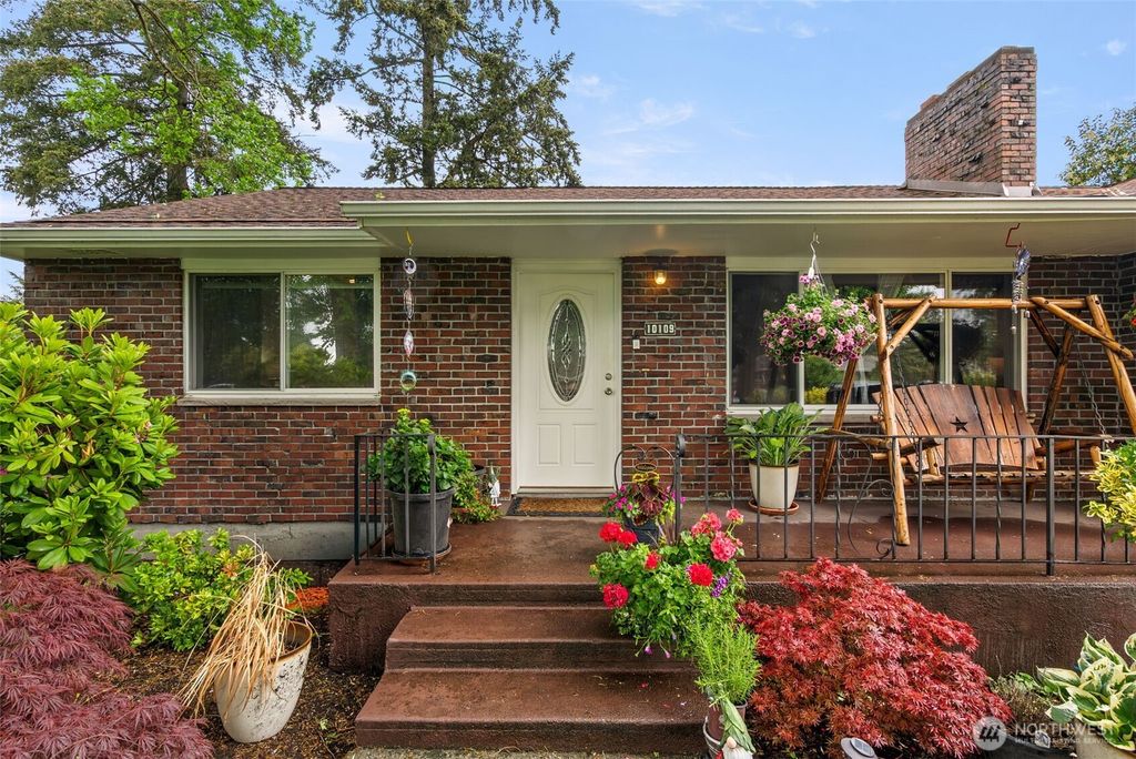 Photo of 10109 Becker Drive SW, Lakewood, WA 98499 (MLS # 2525204)