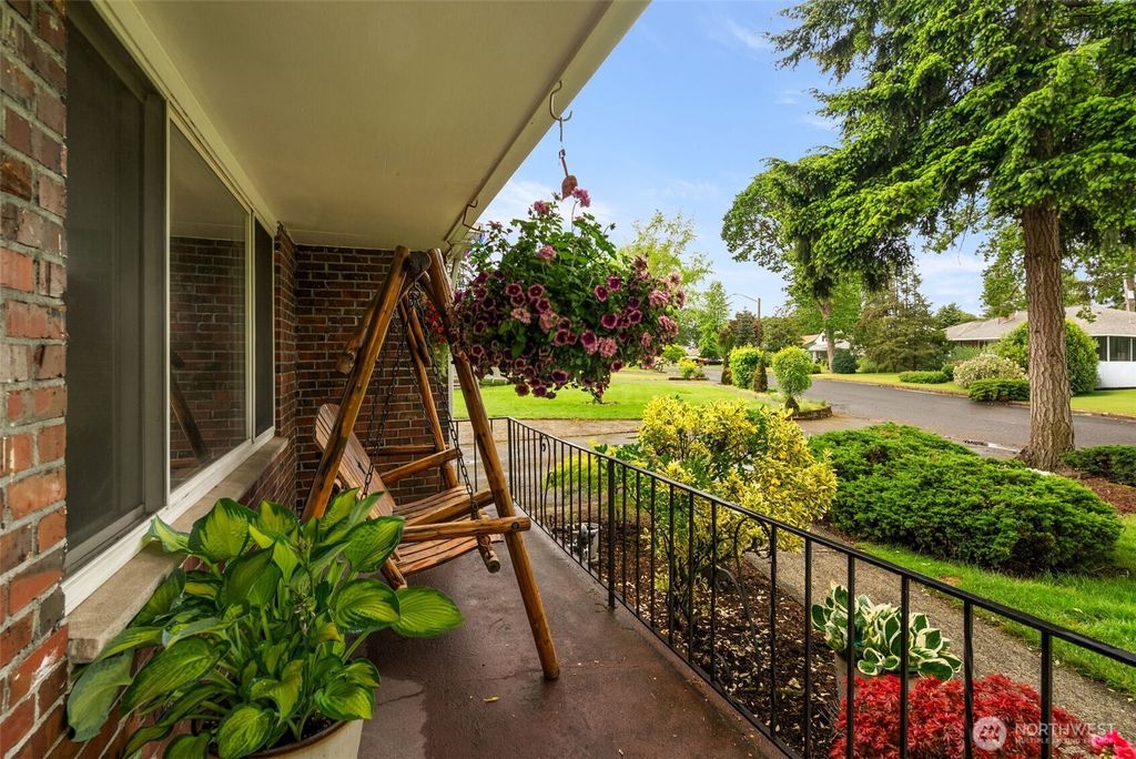 Photo of 10109 Becker Drive SW, Lakewood, WA 98499 (MLS # 2525204)