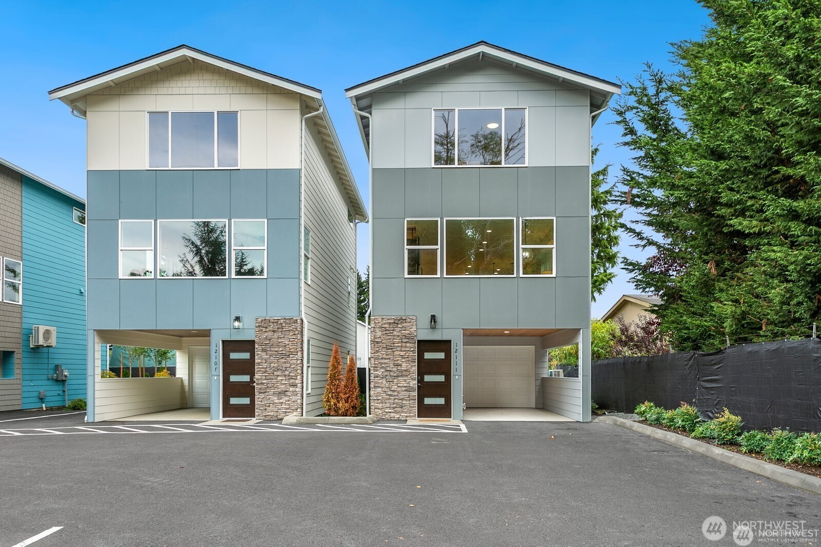 12111 E Gibson