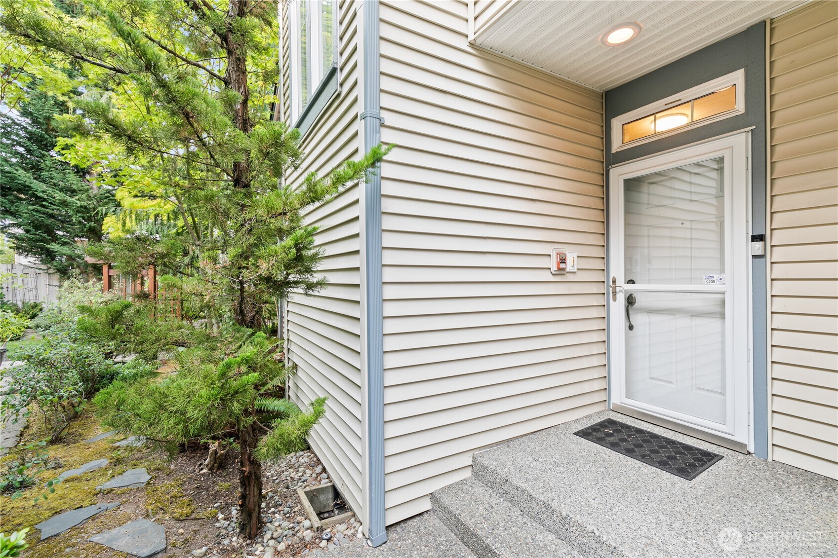 4608 NE 6th Place