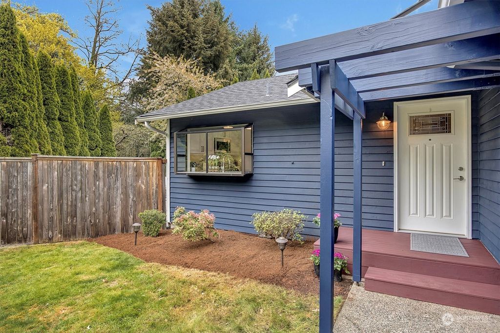 Photo of 9738 NE 141st Court, Kirkland, WA 98034 (MLS # 2247995)
