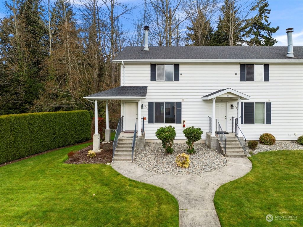 Photo of 302 S 325th Lane, Federal Way, WA 98003 (MLS # 2219340)