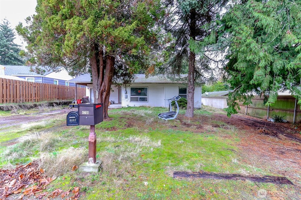 Photo of 4700 S 172nd Street, SeaTac, WA 98188 (MLS # 2457517)