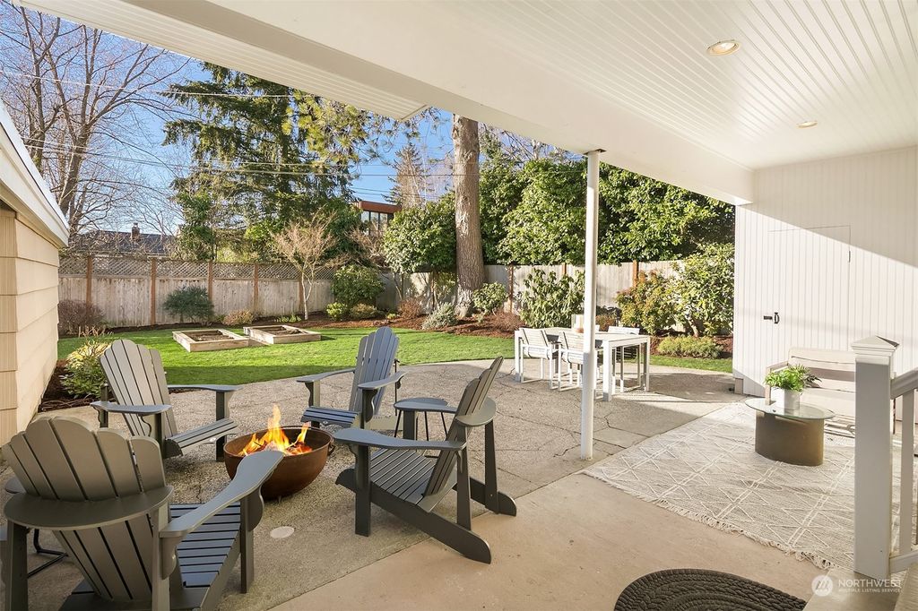 Photo of 6231 45th Avenue NE, Seattle, WA 98115 (MLS # 2034309)