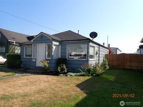 Photo of 1317 1317 1/2 W Market Street, Aberdeen, WA 98520 (MLS # 2429103)