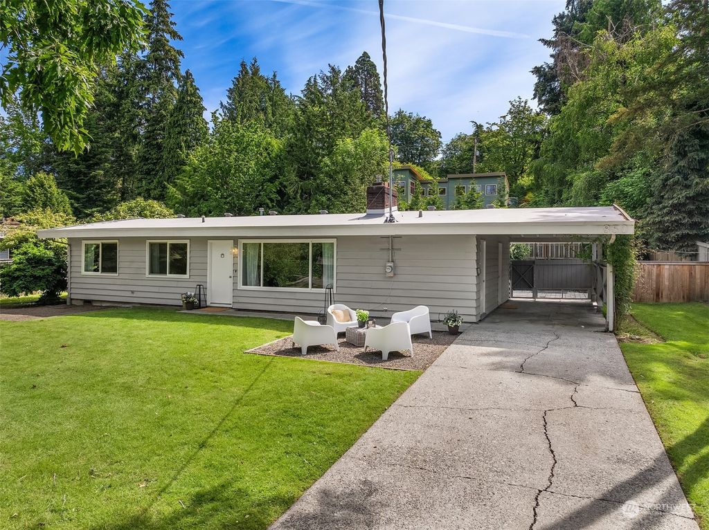 Photo of 850 82nd Avenue NE, Medina, WA 98039 (MLS # 2253591)