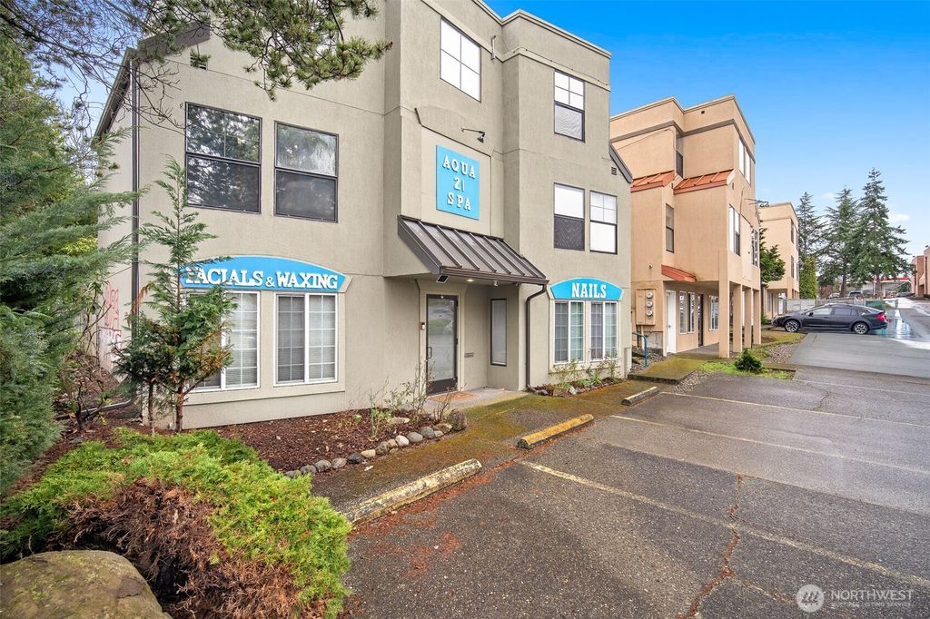 Photo of 1337 Lincoln Street St #Ste 1, Bellingham, WA 98229 (MLS # 2495127)