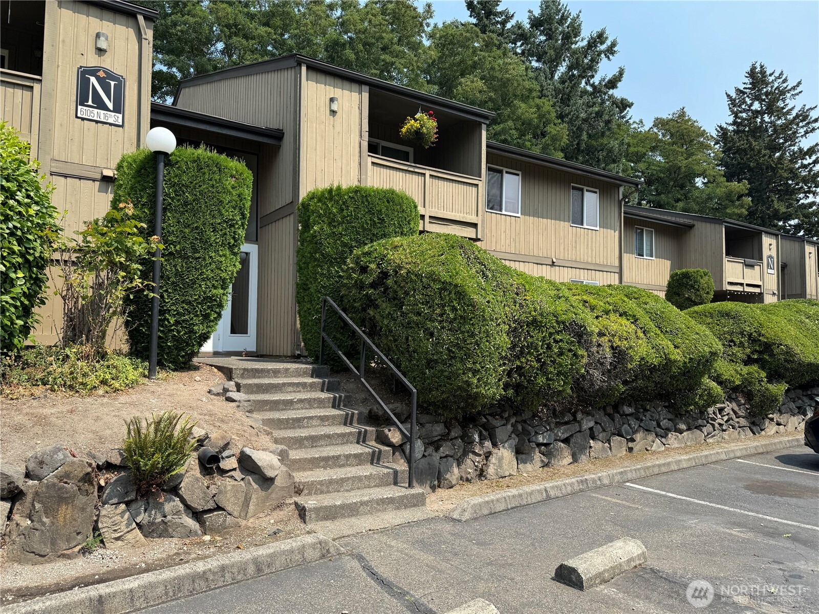 6105 N 16th Street N103