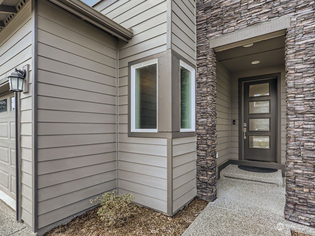 Photo of 14610 28th Avenue W, Lynnwood, WA 98087 (MLS # 2046245)