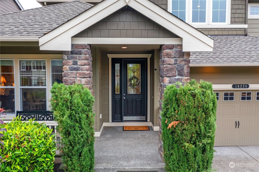 Photo of 16224 SE 138th Place, Renton, WA 98059 (MLS # 2126441)