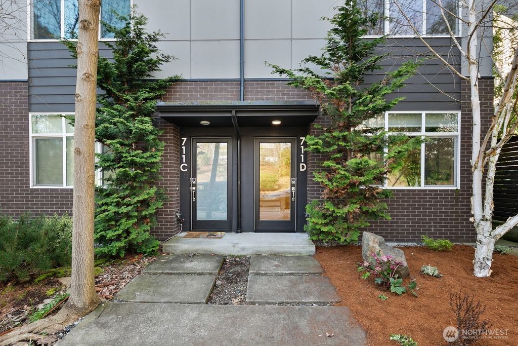 Photo of 711 Federal Avenue E #D, Seattle, WA 98102 (MLS # 2348965)