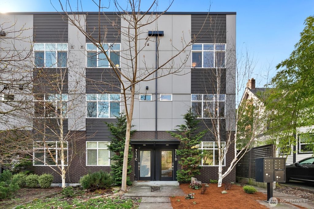 Photo of 711 Federal Avenue E #D, Seattle, WA 98102 (MLS # 2348965)