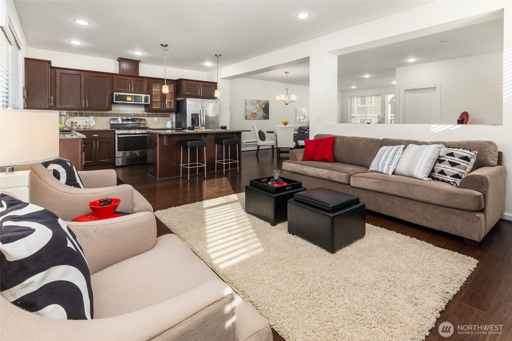 2535 NE Mulberry Walk