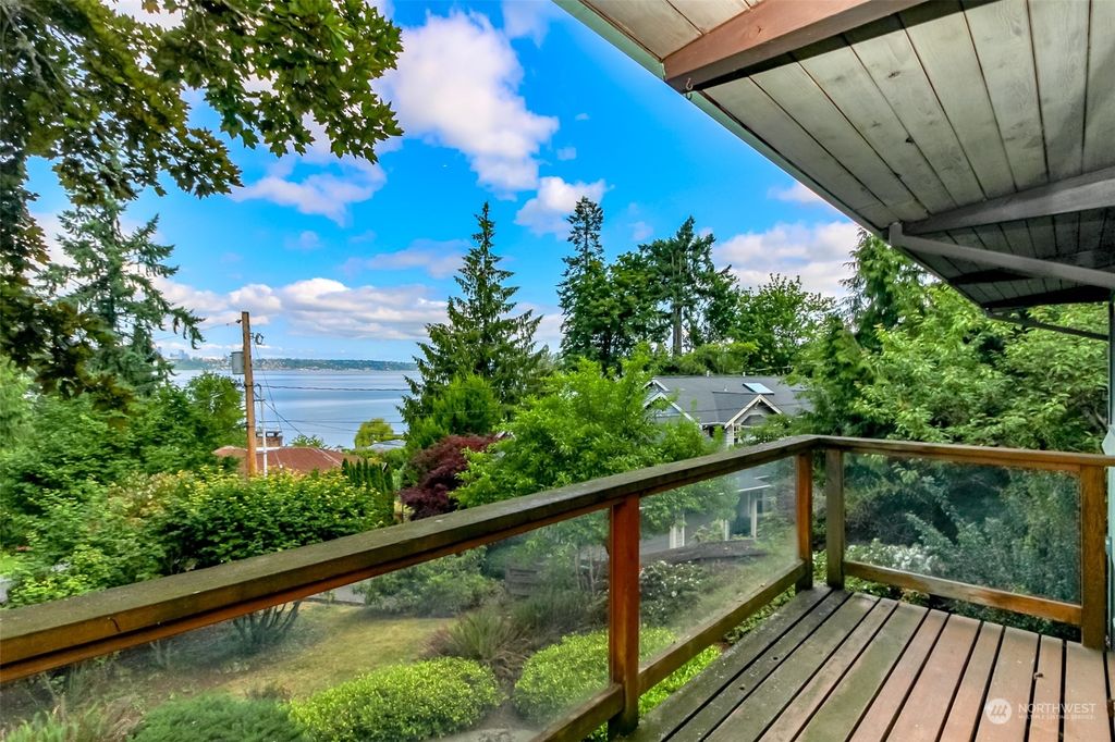 Photo of 8020 SE 57th Street, Mercer Island, WA 98040 (MLS # 2076642)