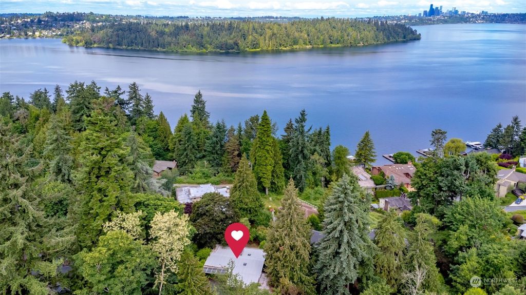 Photo of 8020 SE 57th Street, Mercer Island, WA 98040 (MLS # 2076642)