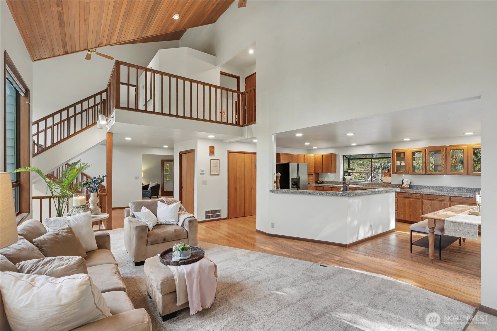 25028 SE Mirrormont Blvd