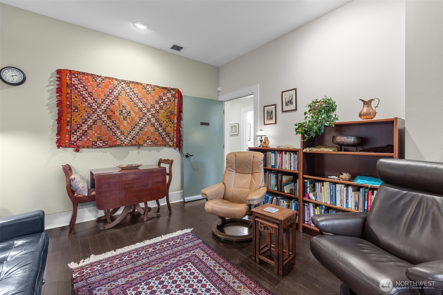 4510 Thackeray NE