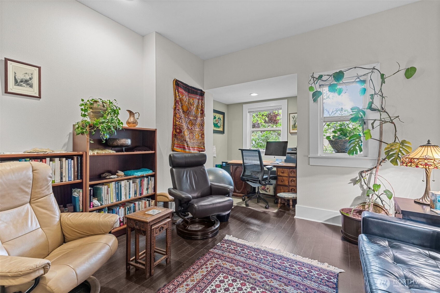 4510 Thackeray NE