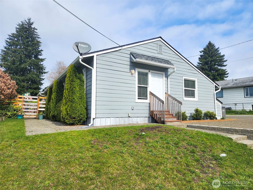 Photo of 212 A&amp;B Elm Street #A&amp;B, Bremerton, WA 98310 (MLS # 2479668)